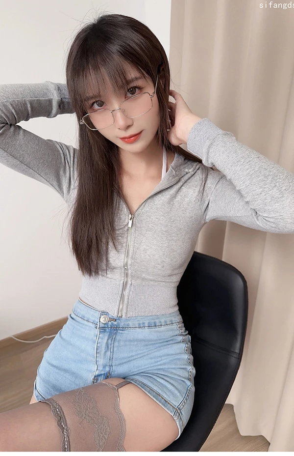 网红美女布丁大法 灰蓝吊带丝袜